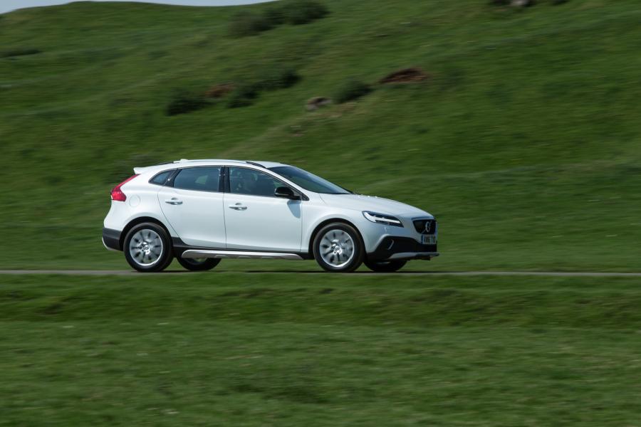  Volvo V40 D4 Cross Country 2016 года  (UK) (фото 3 из 30)